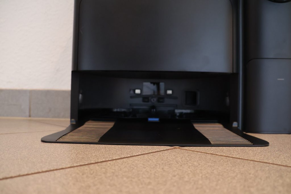 Ecovacs Deebot T30S Combo Complete Saug-Wisch-Roboter Einfahrt