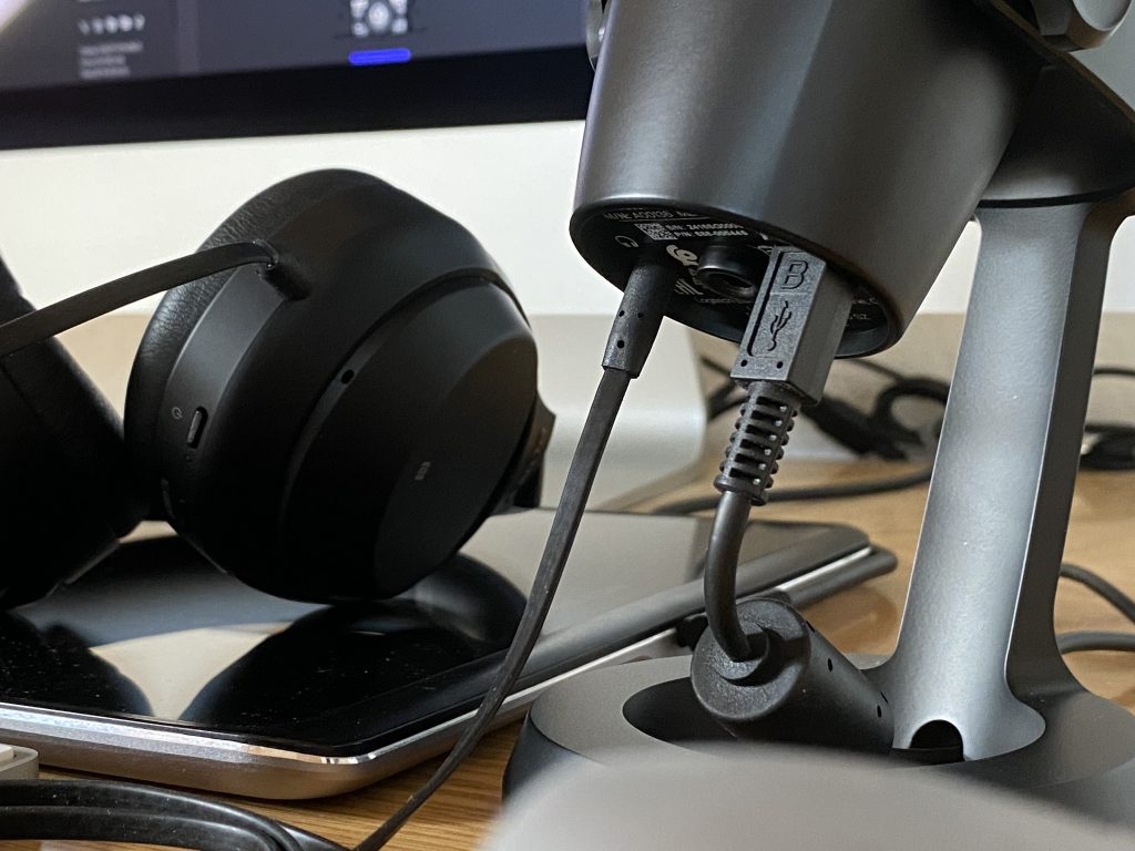 Logitech G Blue Yeti Nano Mikrofon angeschlossene Kopfhörer 1
