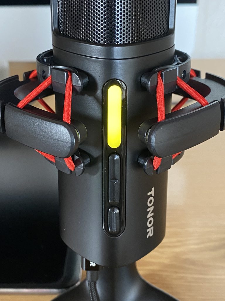 Tonor Orca 001 Mikrofon auf eine mittlere Lautstärke gestellt