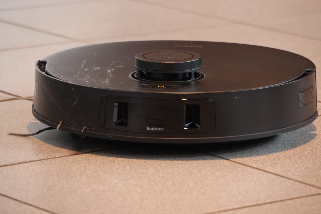 Ecovacs Deebot T30S Combo Complete Saug-Wisch-Roboter in Aktion nach dem Putzen