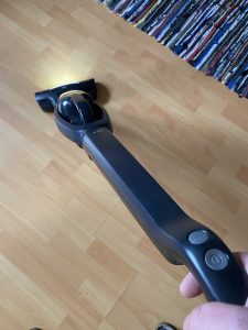 AEG QX6-1-45AN Akku Staubsauger beim Saugen