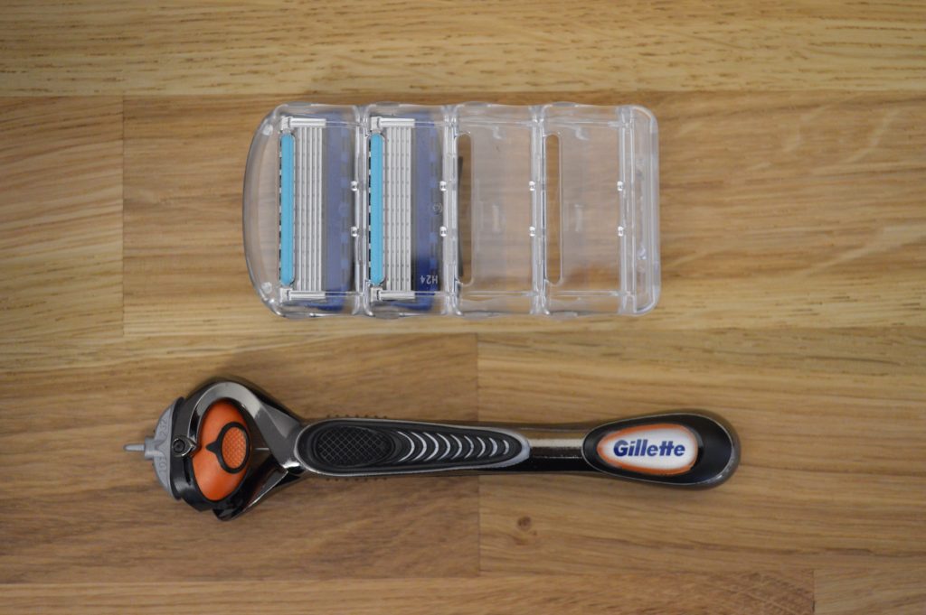 Braun BT7240 Bartschneider Gillette Nassrasierer mit Klingen Lieferumfang