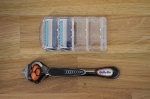 Braun BT7240 Bartschneider Gillette Nassrasierer mit Klingen Lieferumfang