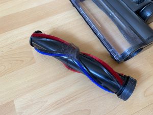 Aonus A9 Max Akku-Staubsauger Bürste nach Saugen von Tierhaaren