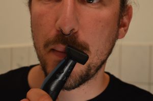 BaByliss T890E Bartschneider beim Trimmen der Konturen