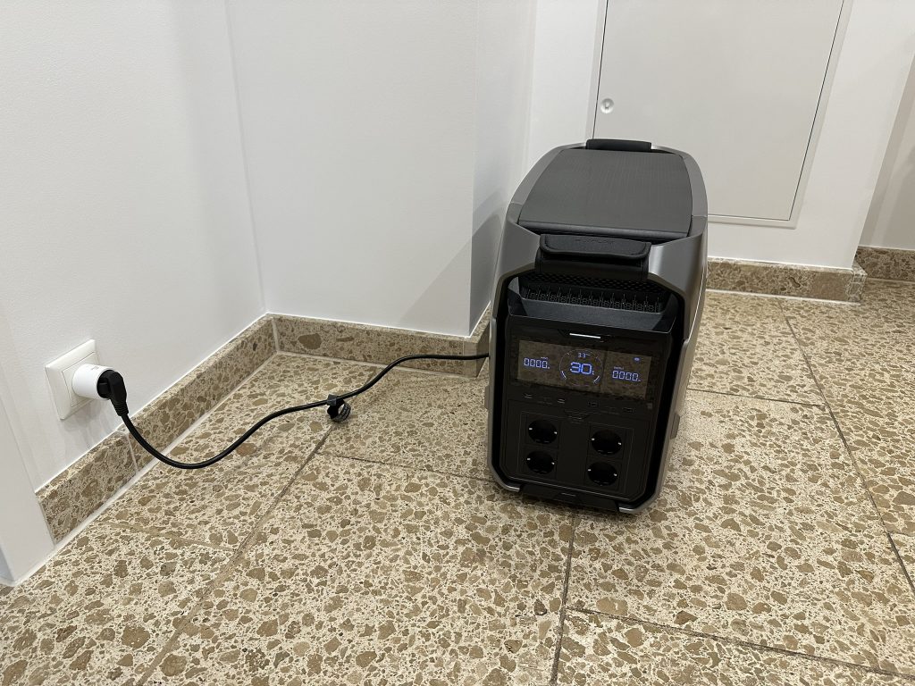 26-EcoFlow-DELTA-Pro-3-beim-laden