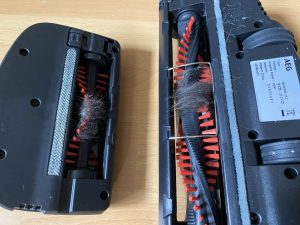 AEG QX6-1-45AN Akku Staubsauger verfangene Tierhaare in den Bürsten