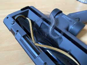 Dreame R20 Akku-Staubsauger Tierhaare aus der Bürste leicht zu entfernen