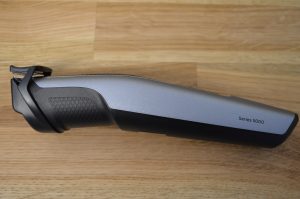 Philips BT5502-15 Bartschneider Ansicht Links