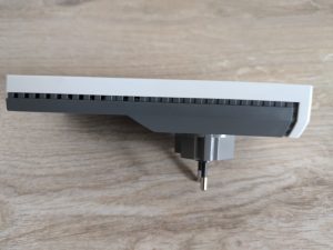 AVM FRITZ! 2400 WLAN-Repeater von links