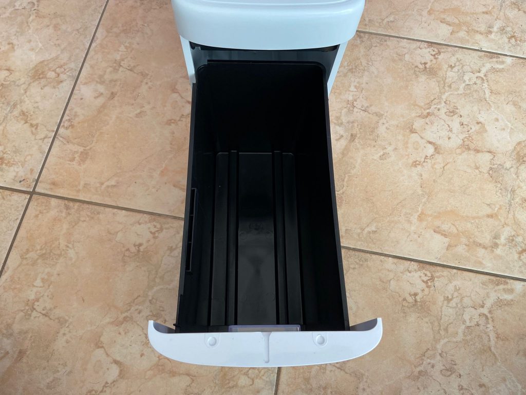 Auffangbehälter des Peach PS500-15 Aktenvernichters von oben