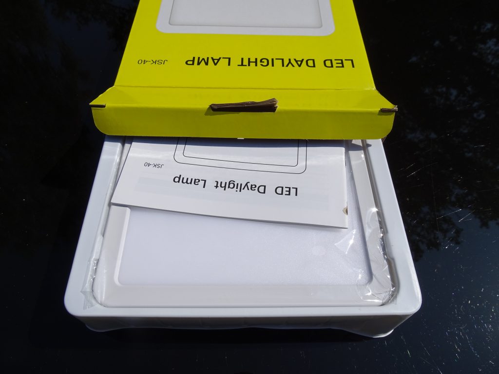 Azhien JSK-40 Tageslichtlampe Verpackung geöffnet