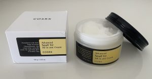 COSRX Advanced Snail 92 All in One Cream Gesichtscreme mit geöffnetem Tiegel