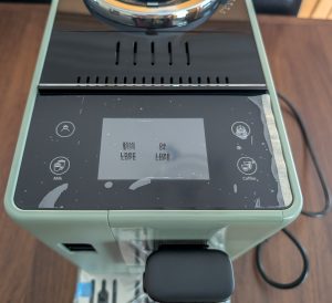 DeLonghi Rivelia EXAM441.55.GR Kaffeevollautomat Blick auf Display