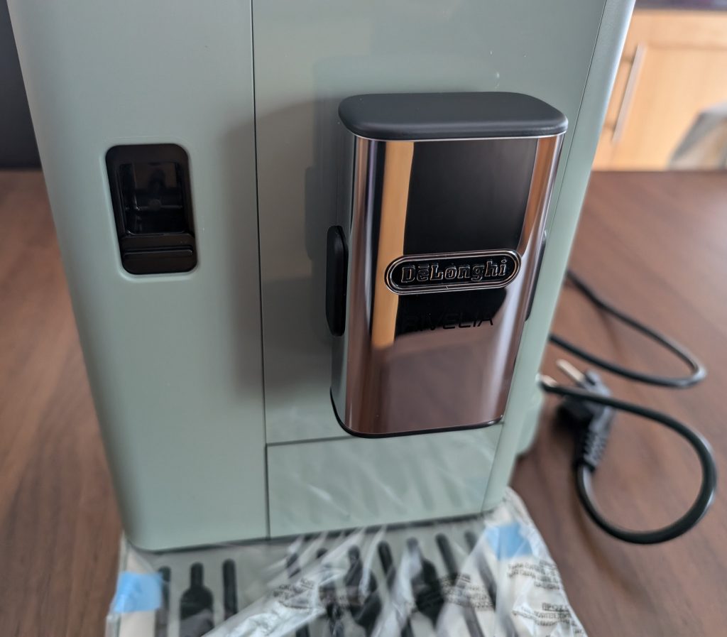 DeLonghi Rivelia EXAM441.55.GR Kaffeevollautomat Blick von vorne