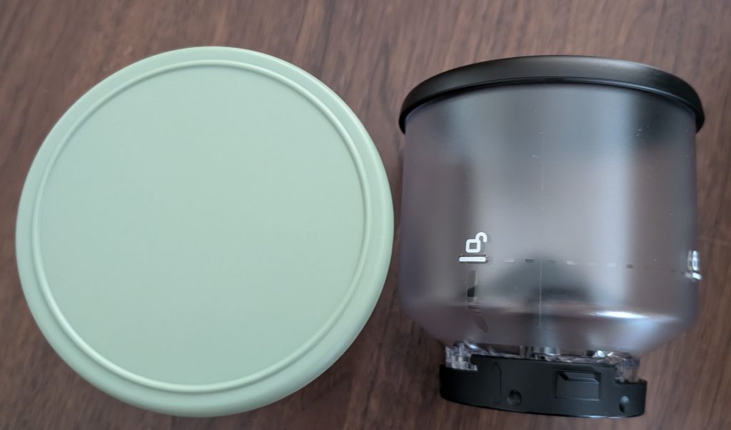 DeLonghi Rivelia EXAM441.55.GR Kaffeevollautomat Zubehörkarton geöffnet