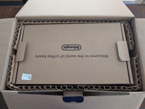 DeLonghi Rivelia EXAM441.55.GR Kaffeevollautomat Karton geöffnet