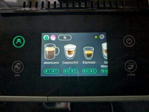 DeLonghi Rivelia EXAM441.55.GR Kaffeevollautomat Profil 1 Display im Test