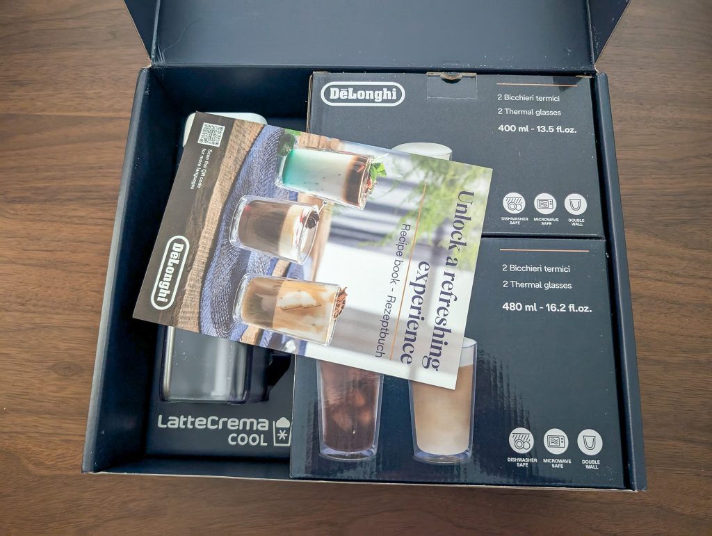 DeLonghi Rivelia EXAM441.55.GR Kaffeevollautomat geöffnete Verpackung Zubehör