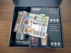 DeLonghi Rivelia EXAM441.55.GR Kaffeevollautomat geöffnete Verpackung Zubehör
