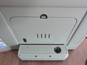 DeLonghi Rivelia EXAM441.55.GR Kaffeevollautomat von der Seite Wasserbehälter