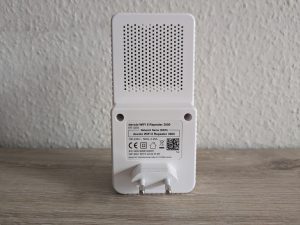 Devolo WiFi 6 3000 WLAN-Repeater von hinten