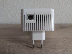 Devolo WiFi 6 3000 WLAN-Repeater von unten