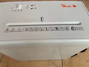 Einzug des Peach PS500-15 Aktenvernichters