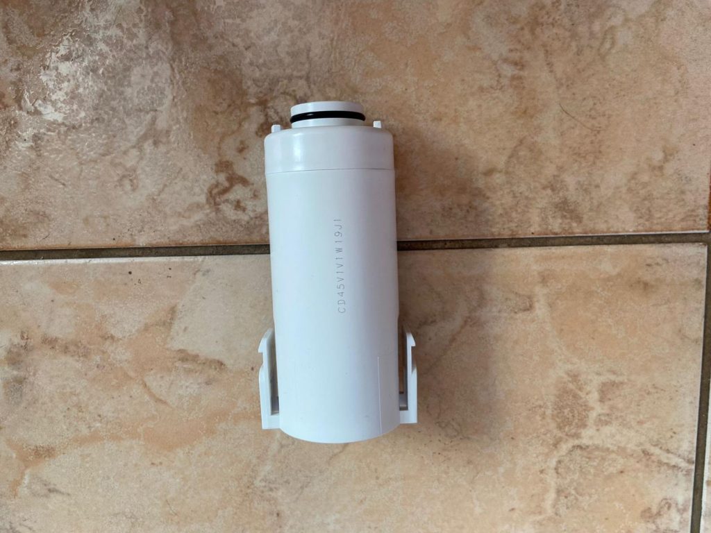 Filterkartusche des Waterdrop Instant Electric Wasserfilters von hinten
