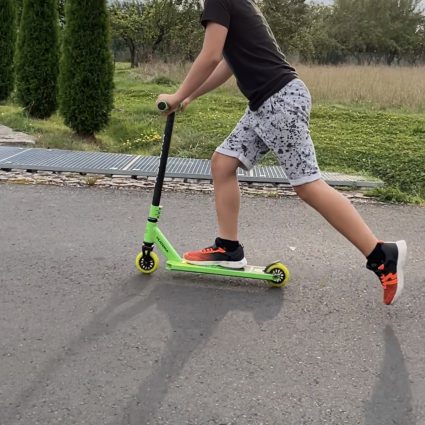 HUDORA Kids Stuntscooter Fahrt