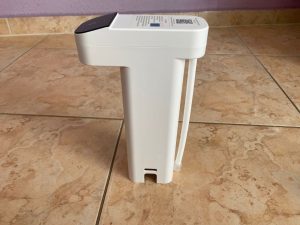 Haupteinheit des Waterdrop Instant Electric Wasserfilters von der Seite