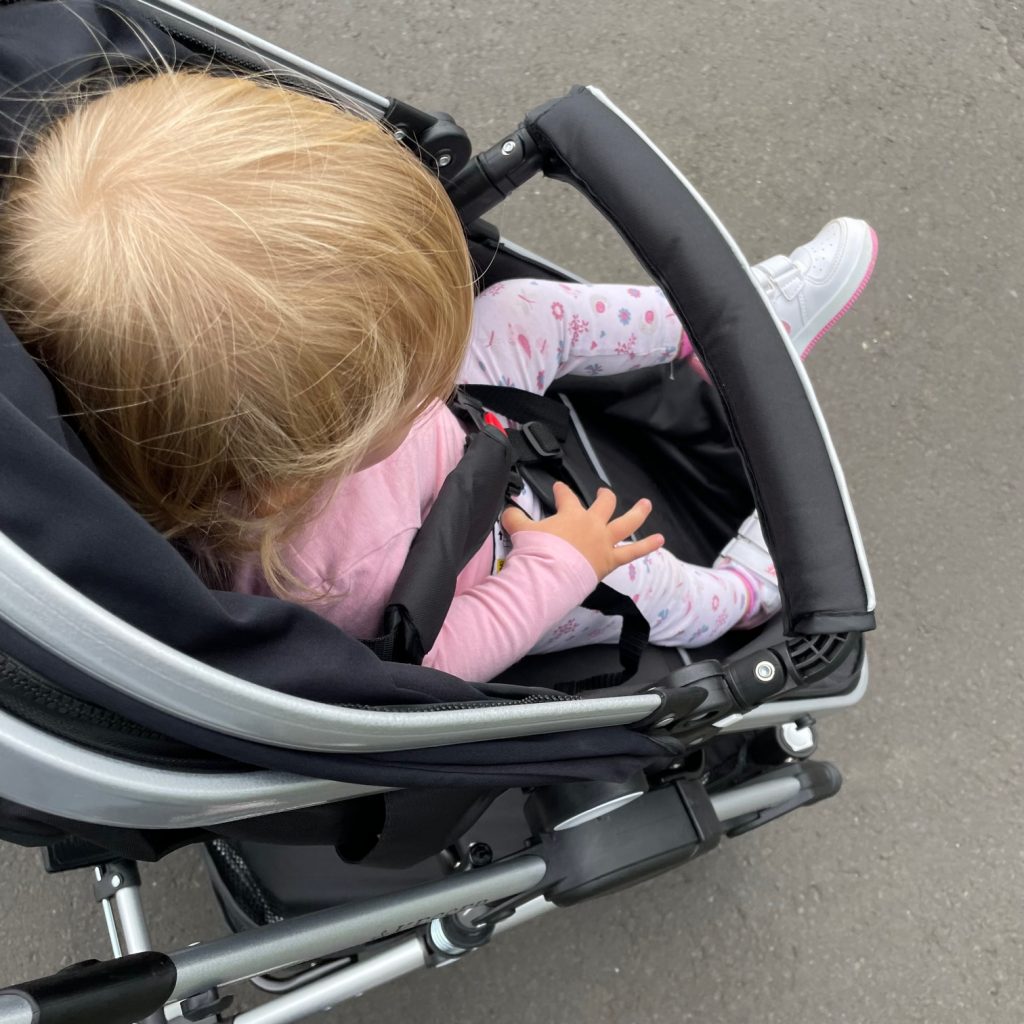 KESSER® Loops 3 in 1 Kinderwagen im Einsatz