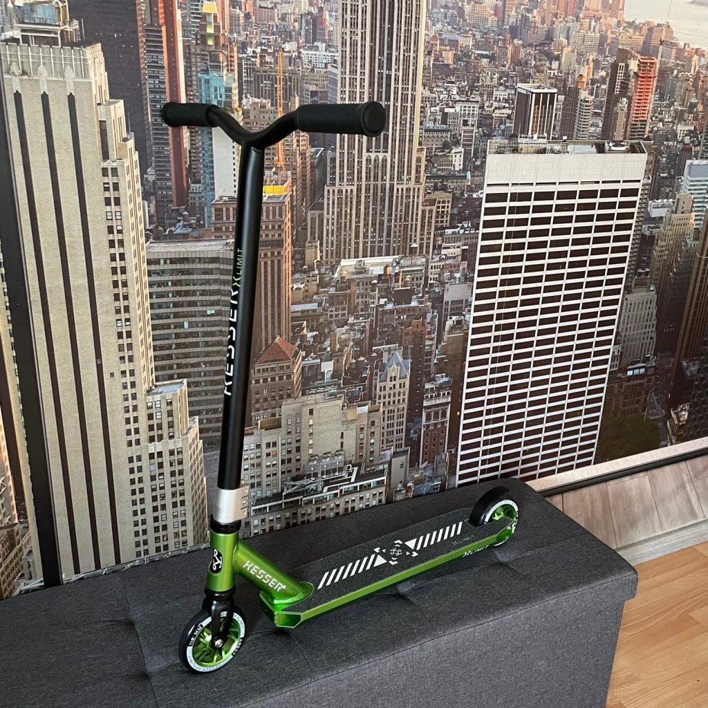 KESSER® Stunt Scooter X-Limit-Pro einsatzbereit