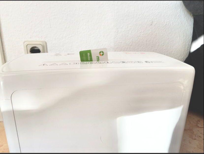 Karte im Peach PS500-15 Aktenvernichter
