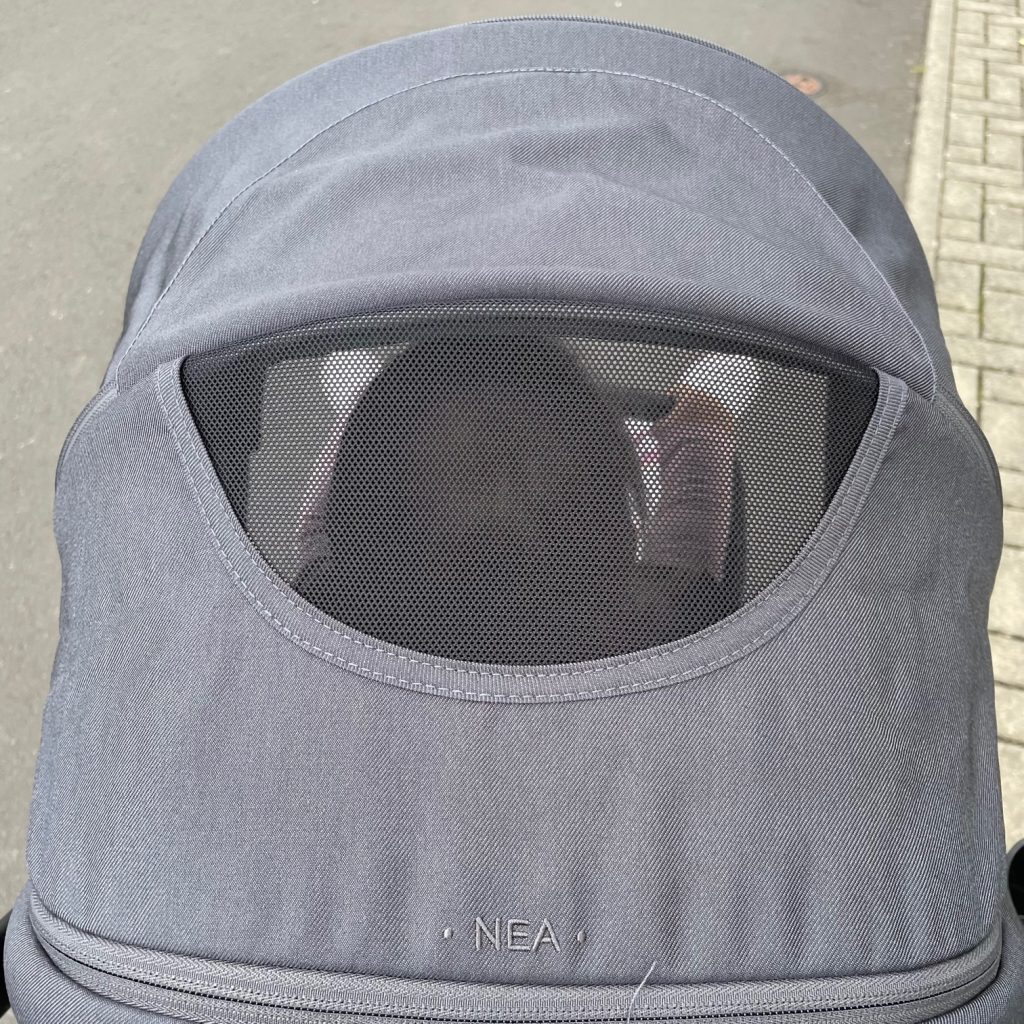 Kinderkraft NEA 2-in-1 Buggy Blick aufs Kind