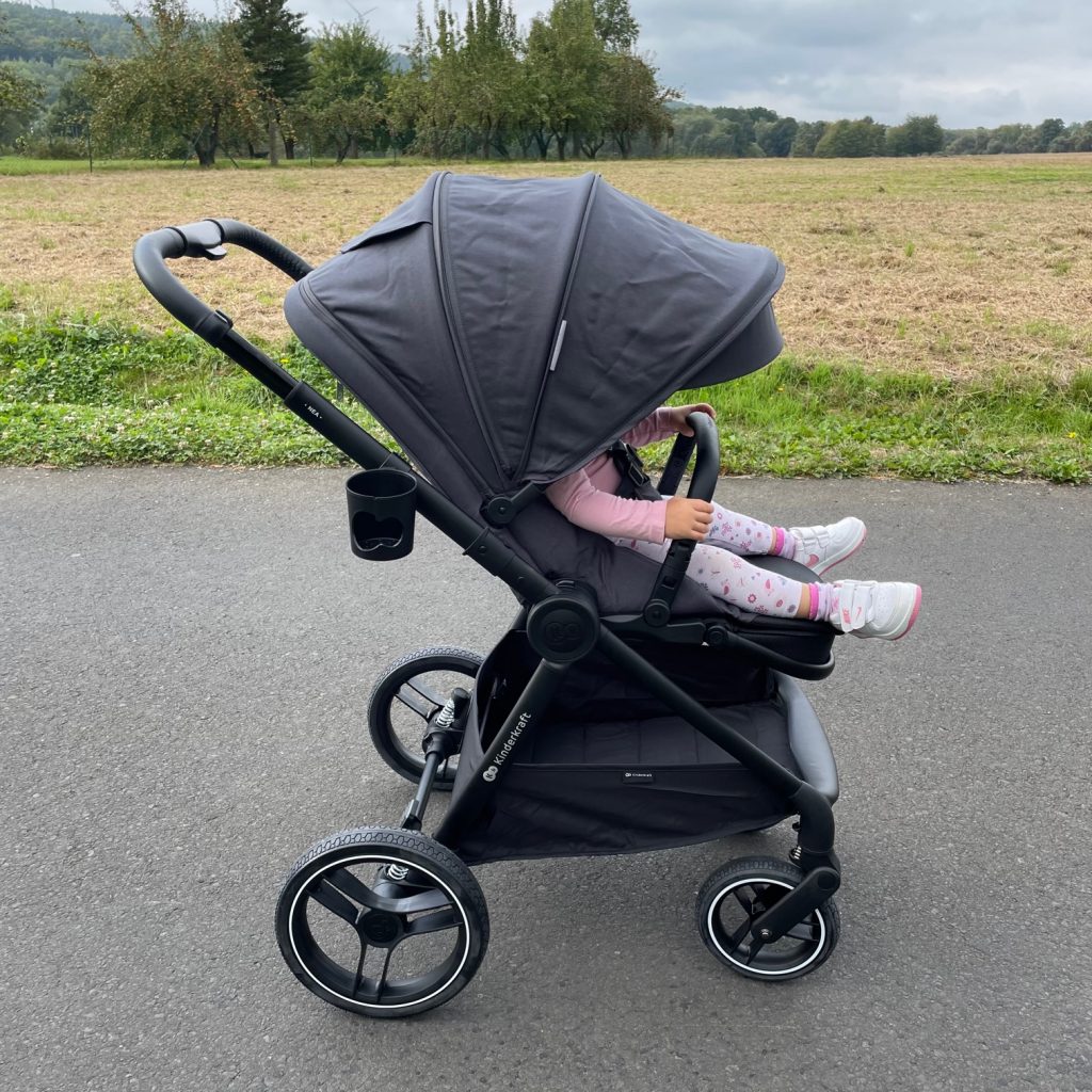 Kinderkraft NEA 2-in-1 Buggy im Einsatz