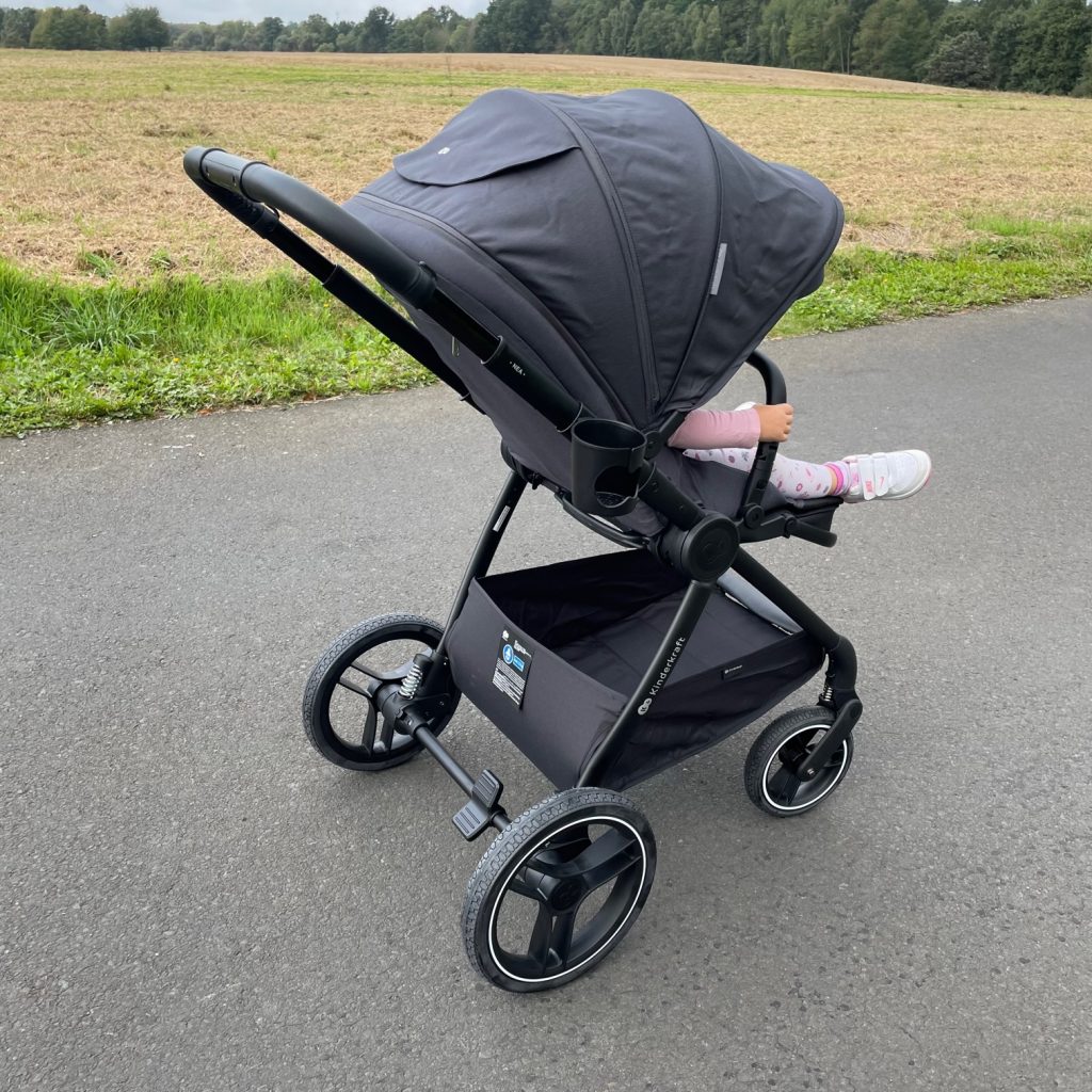 Kinderkraft NEA 2-in-1 Buggy in Aktion