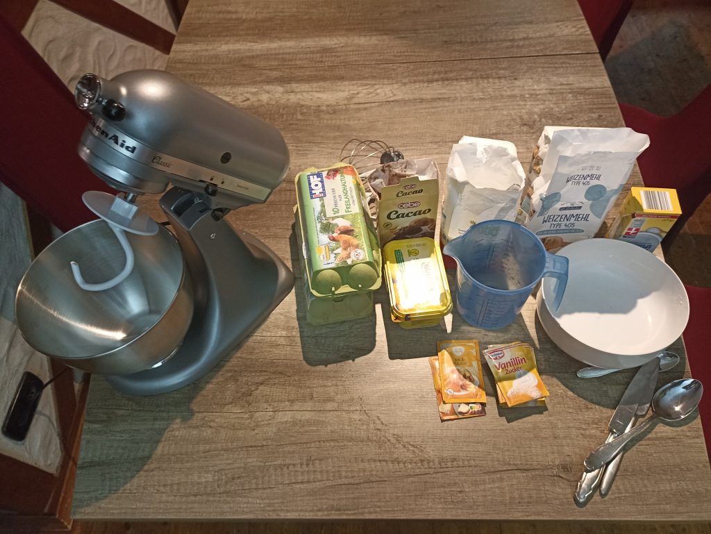 KitchenAid 5K45SSESL Küchenmaschine, Maschine mit Zutaten für den Test