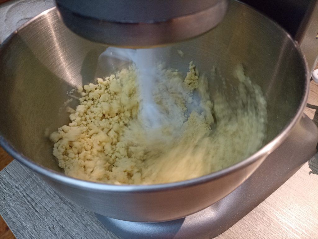 KitchenAid 5K45SSESL Küchenmaschine, Mürbeteig anrühren 3