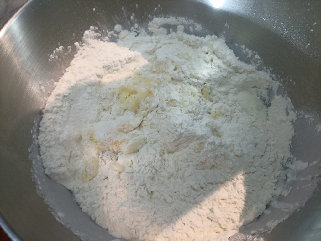 KitchenAid 5K45SSESL Küchenmaschine, Rührteig Zutaten in der Schüssel