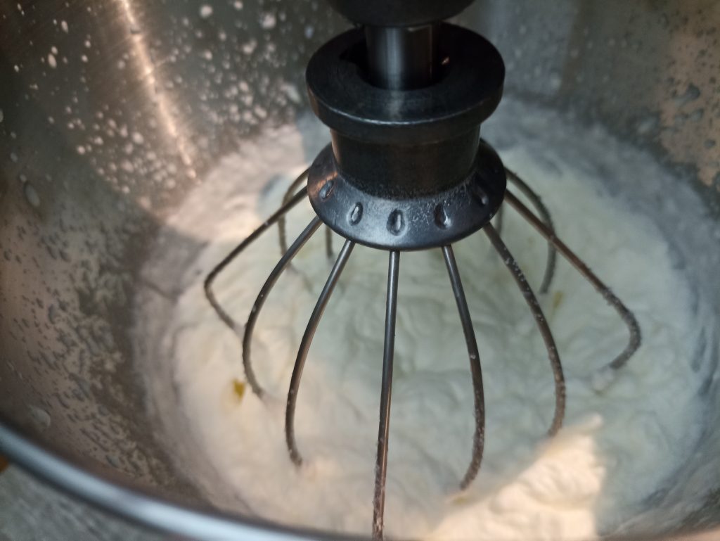KitchenAid 5K45SSESL Küchenmaschine, Sahne schlagen