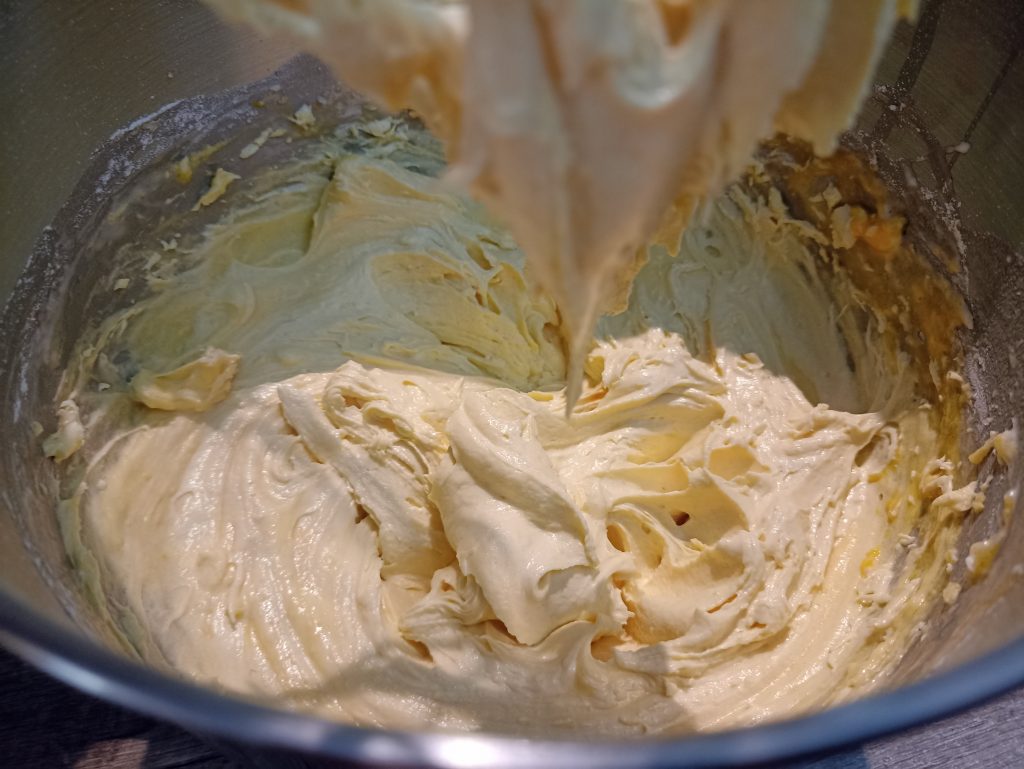 Klarstein Bella Elegance Küchenmaschine, Rührteig fertig gerührt