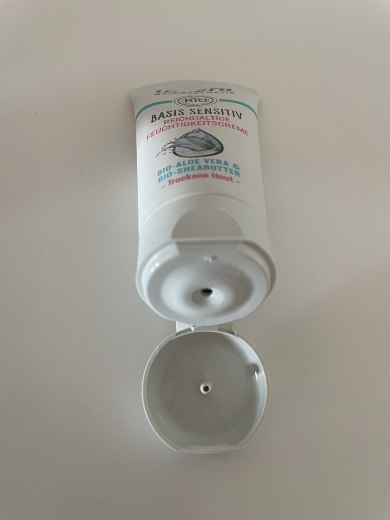 Lavera Naturkosmetik Basis Sensitiv Reichhaltige Feuchtigkeitscreme geöffnete Tube