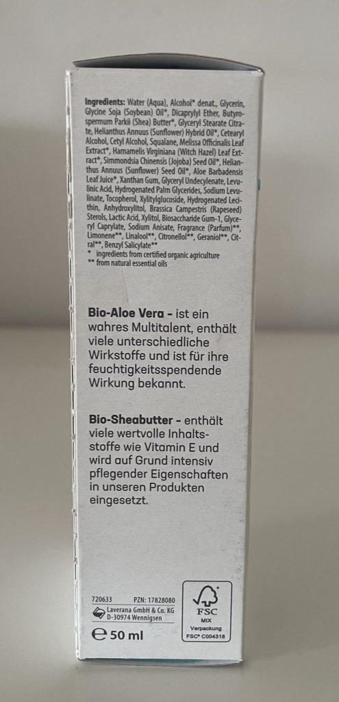 Lavera Naturkosmetik Basis Sensitiv Reichhaltige Feuchtigkeitscreme in der Verpackung von Seite mit Inhaltsstoffen
