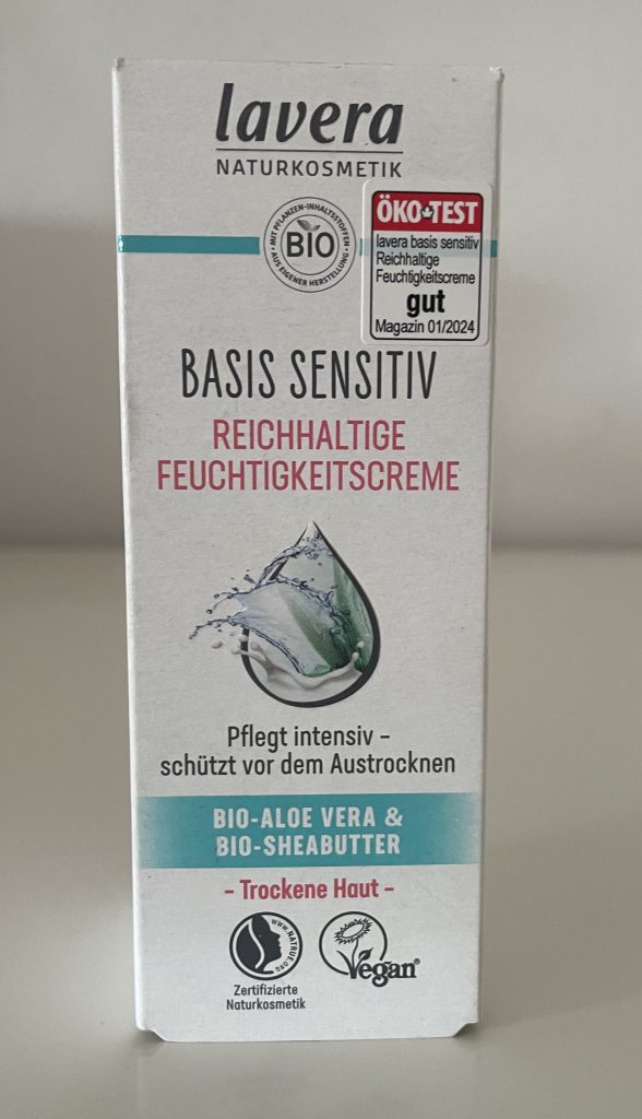 Lavera Naturkosmetik Basis Sensitiv Reichhaltige Feuchtigkeitscreme in der Verpackung von vorne