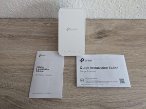 Lieferumfang des TP Link RE230 WLAN-Repeaters