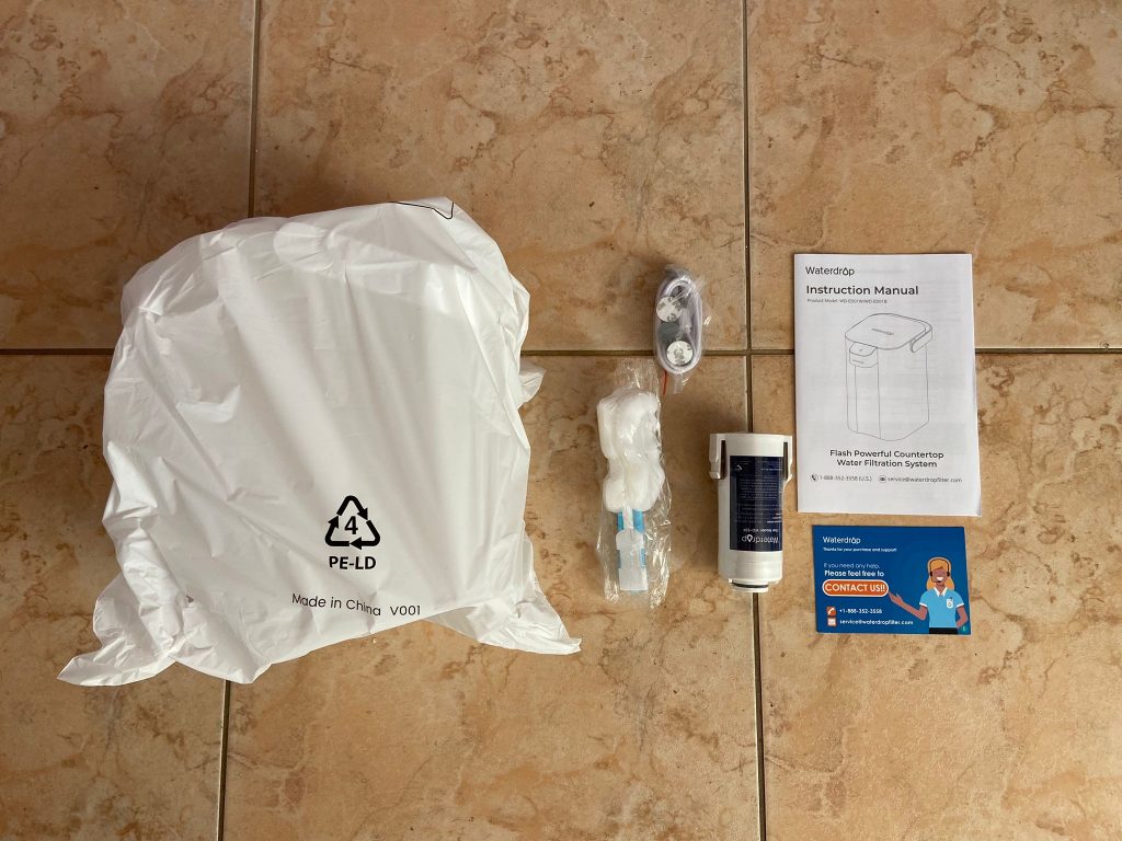 Lieferumfang des Waterdrop Instant Electric Wasserfilters verpackt