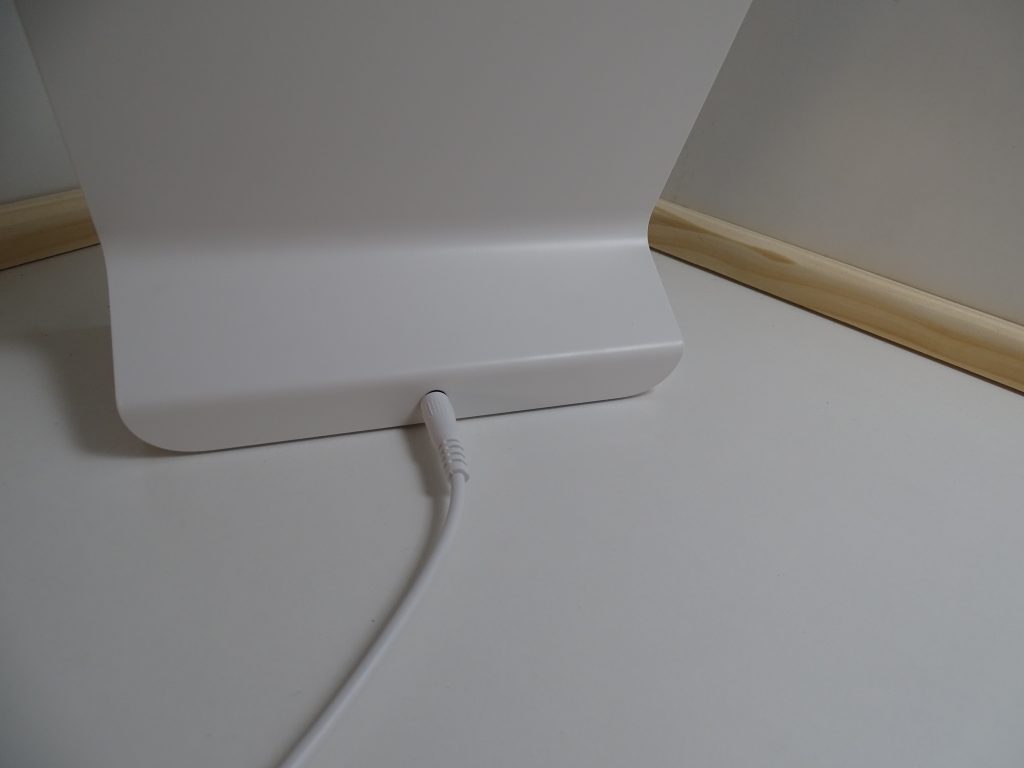 Lumie Mini Tageslichtlampe Stecker eingesteckt