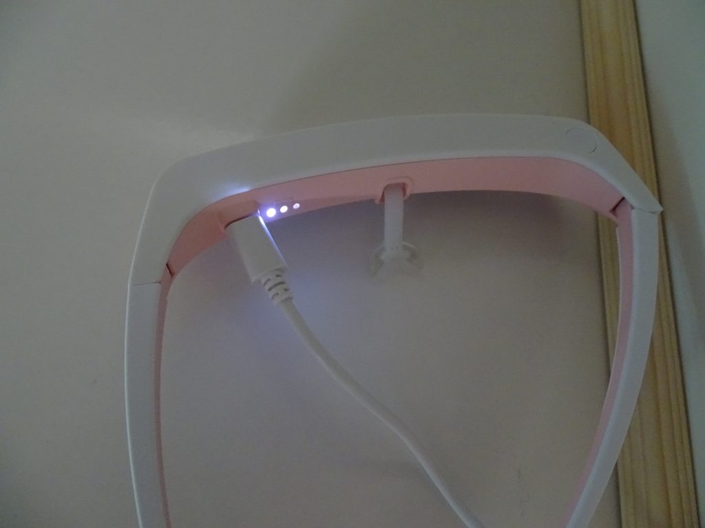 Luminette 3 Tageslichtbrille Batterieanzeige beim Laden