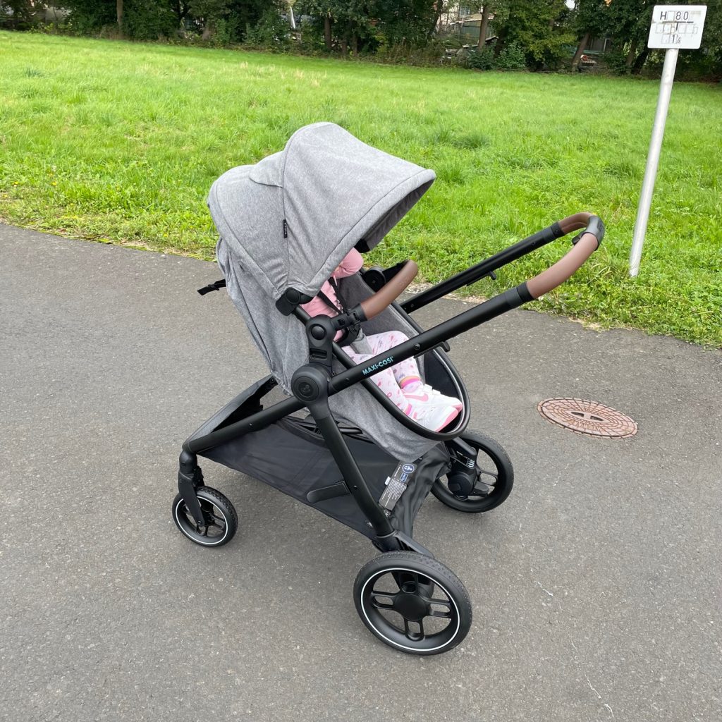Maxi-Cosi Zelia S Trio Kinderwagen 3 in 1 im Einsatz
